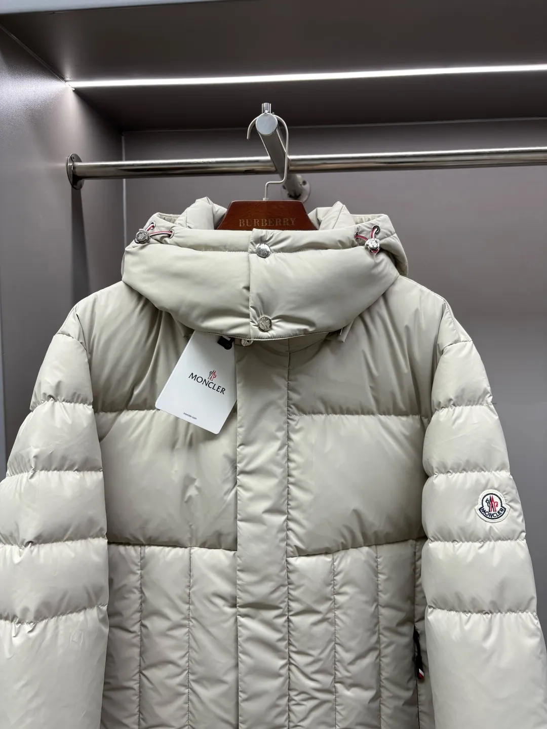 Moncler Classic Hot Sale Same Style In Stock 💥Premium Series， ， ， ， ， ， ， ， 。 ， ， ， ，DIST 90 ！ ！🔍 ： ， Red ， ， Moncler 。 Sizes：M-XXL ：Black Beige